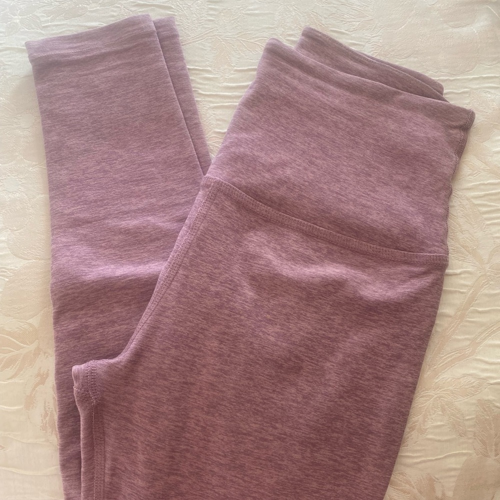 Heather Purple Beyond Yoga high waisted leggings. Size XS!